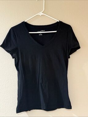 Universal Thread Black V-Neck Short Sleeve Tee